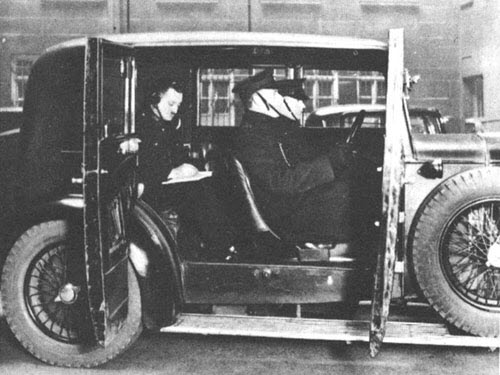 Early Police Mobile MF Radio