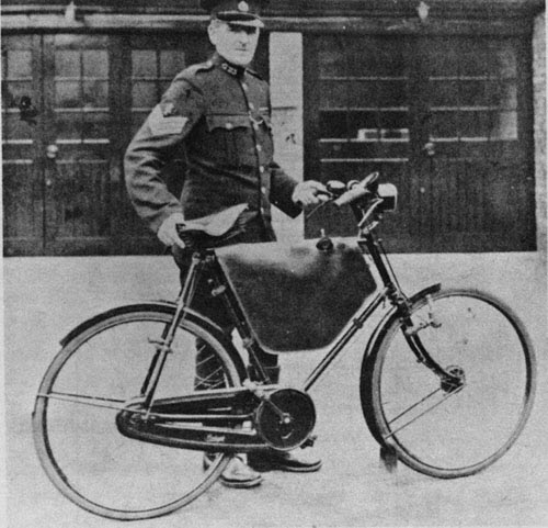 Early Police Mobile MF Radio