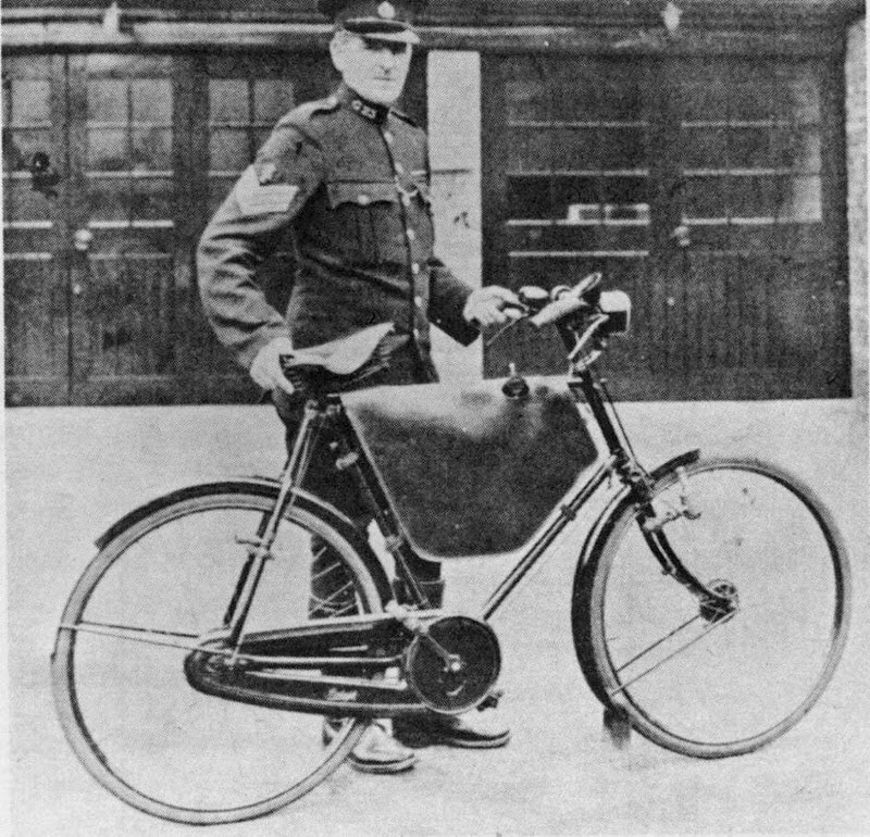 Early Police Mobile MF Radio