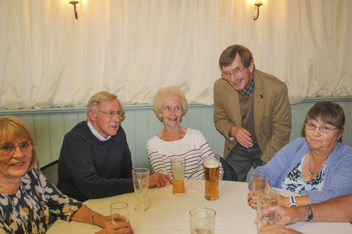 P22/39:  Dave & Pam Woods, Tom Bowling